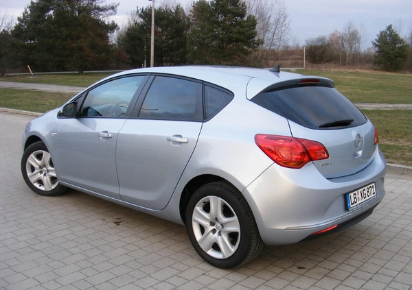 Opel Astra cena 34500 przebieg: 81000, rok produkcji 2014 z Tarnobrzeg małe 596